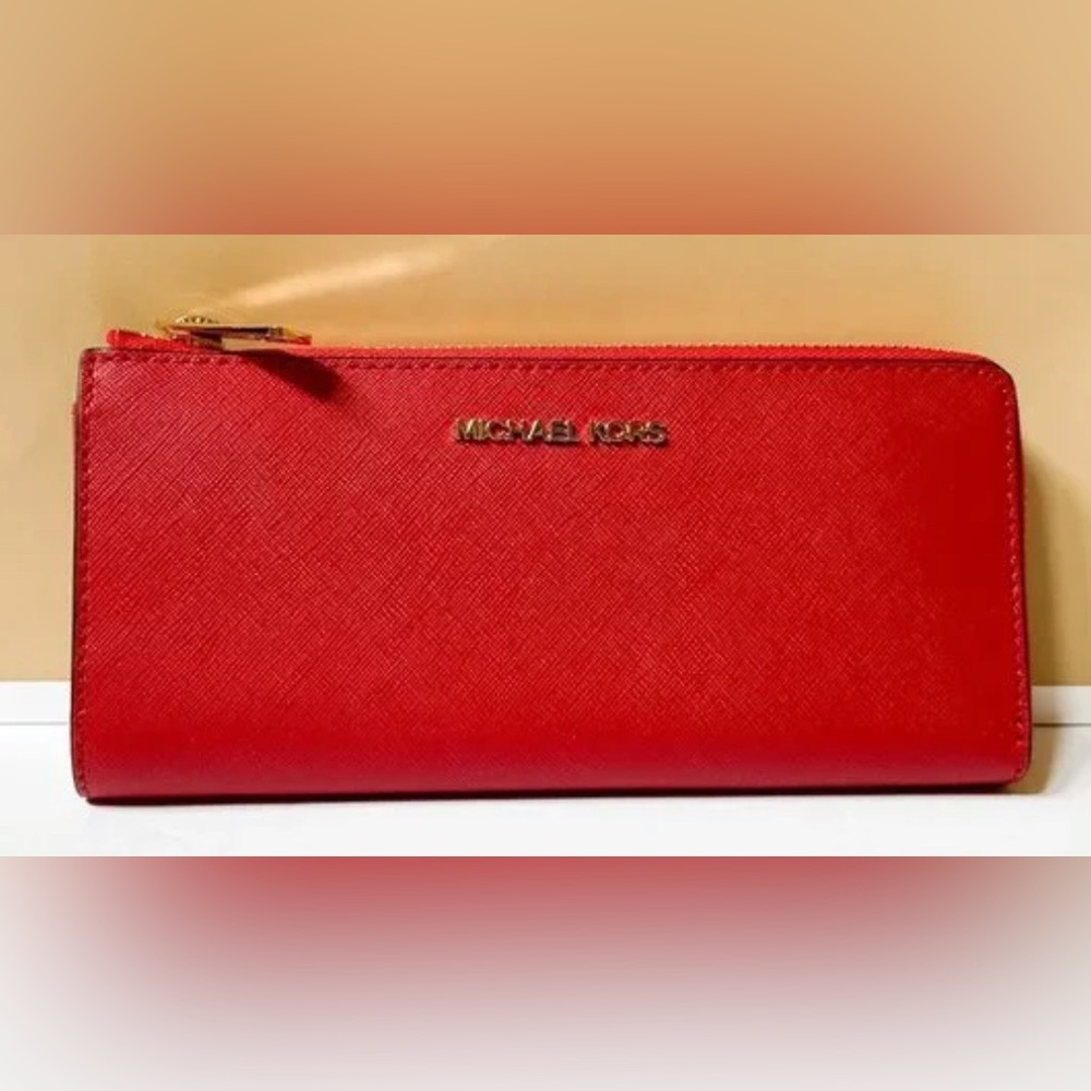 Michael Kors Chill Jet Set Travel Wallet